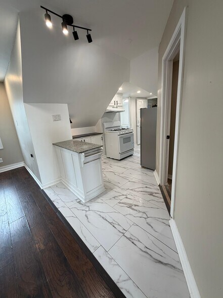 Building Photo - 1425 Franklin St