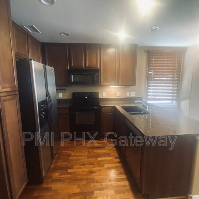 Building Photo - 1313 S Sabino Dr