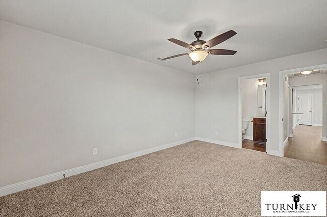 Building Photo - Stunning 3/2 Duplex in Weatherford — Granite Kitchen, Fenced Yard & Water Bill Included!