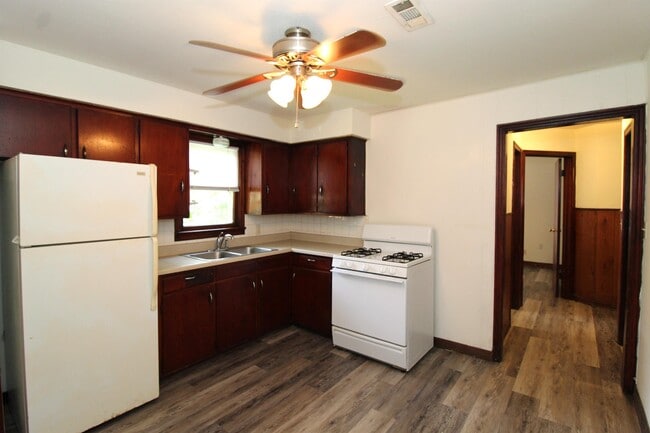 Building Photo - 507 Geneva St