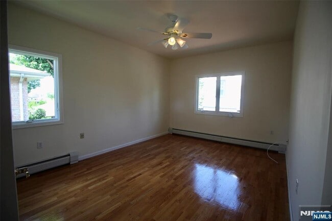 Building Photo - 499 Morse Ave