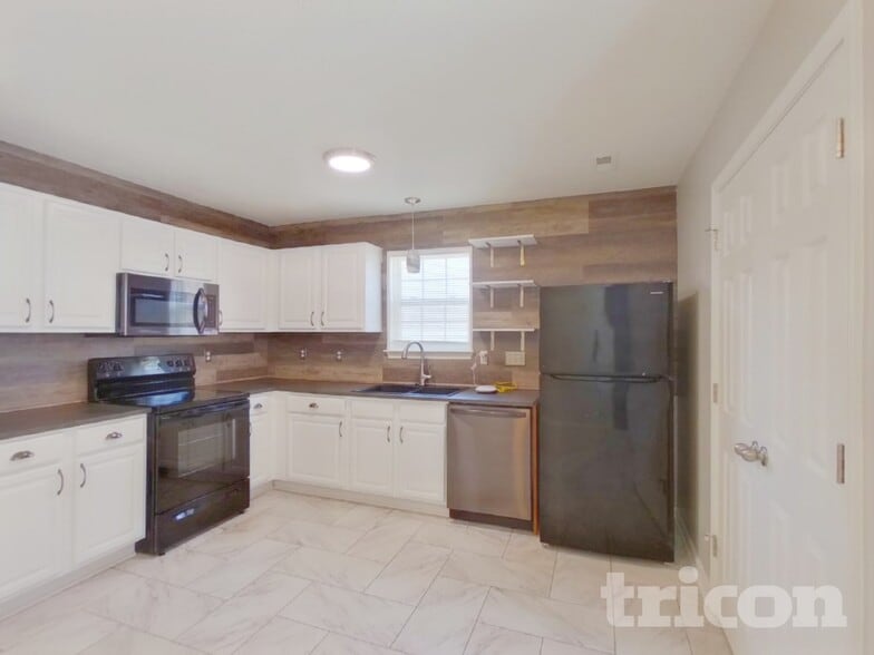 Building Photo - 1847 Duke Adam St