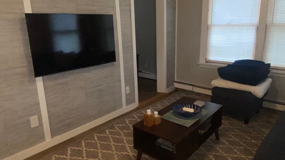 Building Photo - 6 Hill Rd