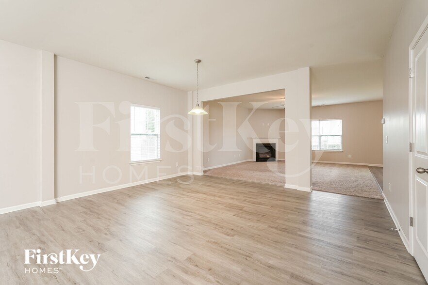 Building Photo - 3283 Grandview Club Rd