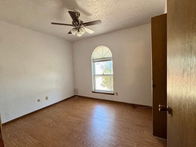 Building Photo - Bear Canyon Home