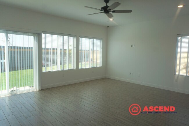 Building Photo - Gorgeous Home in Gossamer Grove!