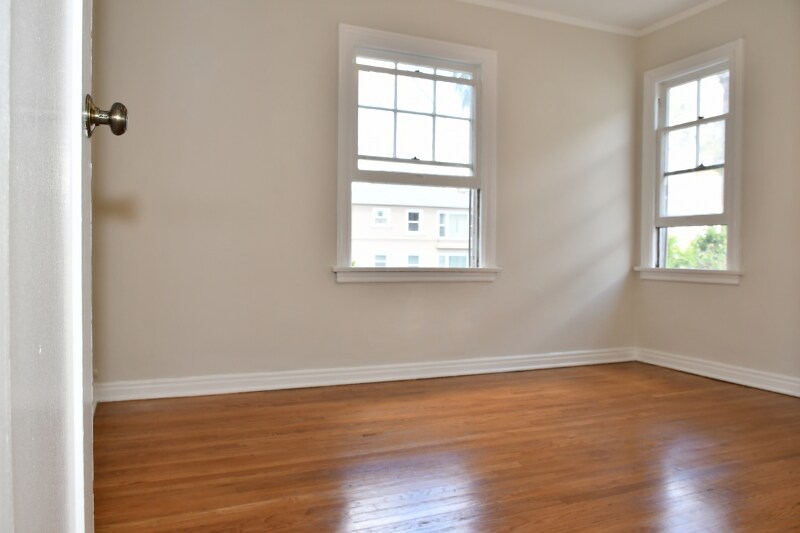 Building Photo - 1834 Normandie Ave