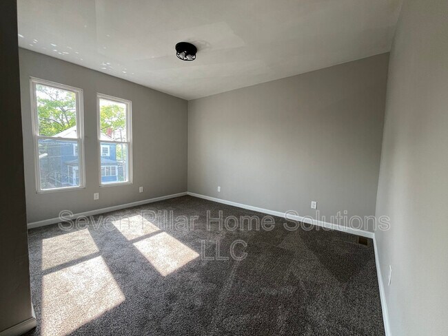 Building Photo - 112 Dana Ave