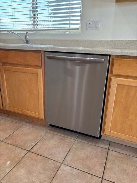 Building Photo - 2120 E Flintlock Way