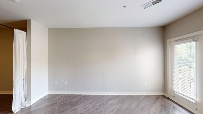 Building Photo - Studio Apartment in Melrose Heights- Close...
