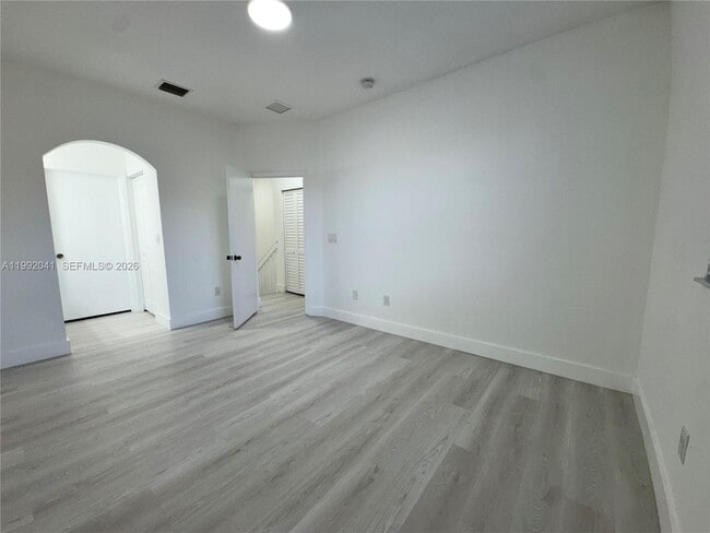 Building Photo - 4911 Spinnaker Dr