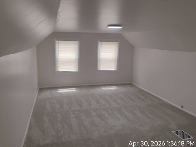 Building Photo - 6015 Hosmer Ave