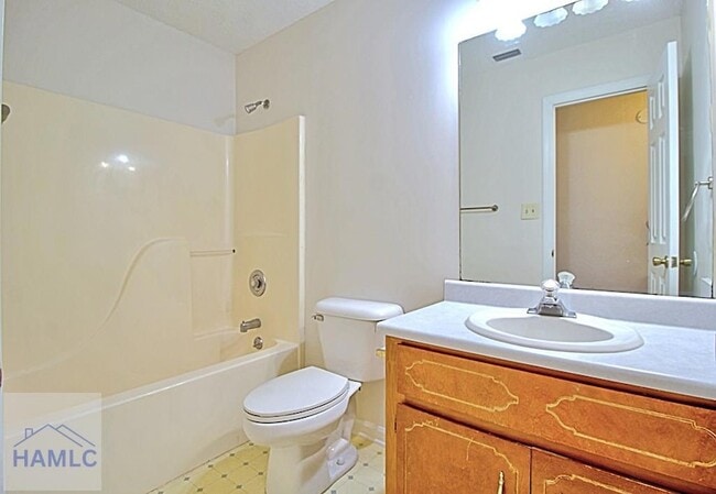 Building Photo - 915 Churchfield Dr