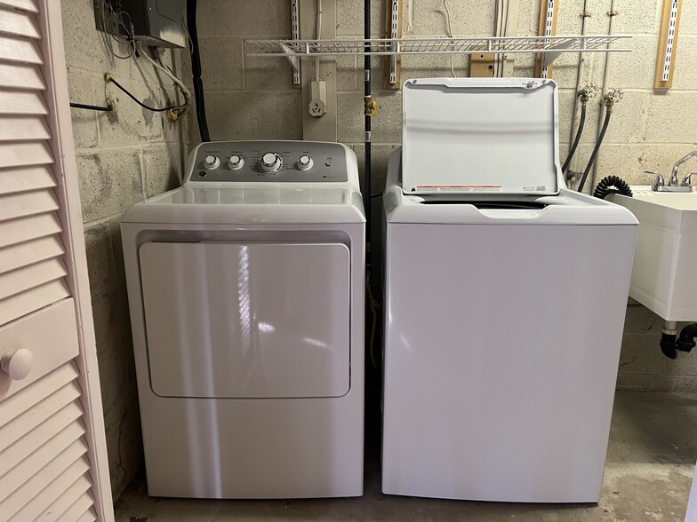 Building Photo - 19 Burnsway Ct