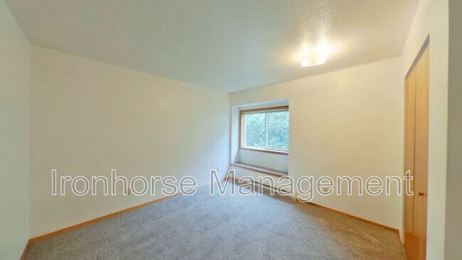 Building Photo - 519 S 15th Ave