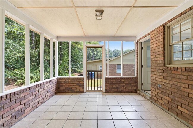 Building Photo - 432 Charleston Ln