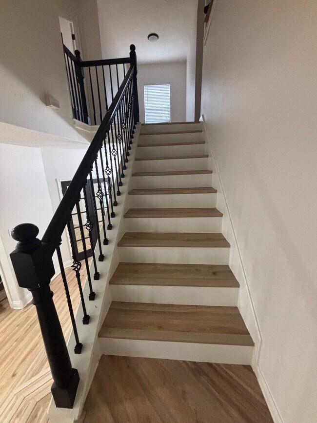 Building Photo - 1811 Emerald Lake Ct