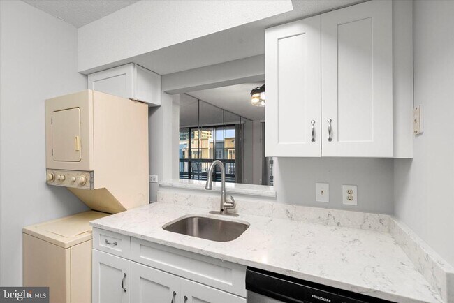 Building Photo - 5505 Seminary Rd