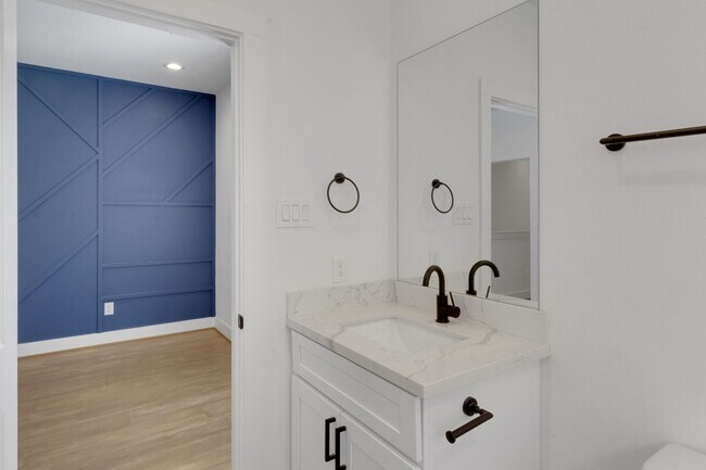 Building Photo - 1526 Chestnut St