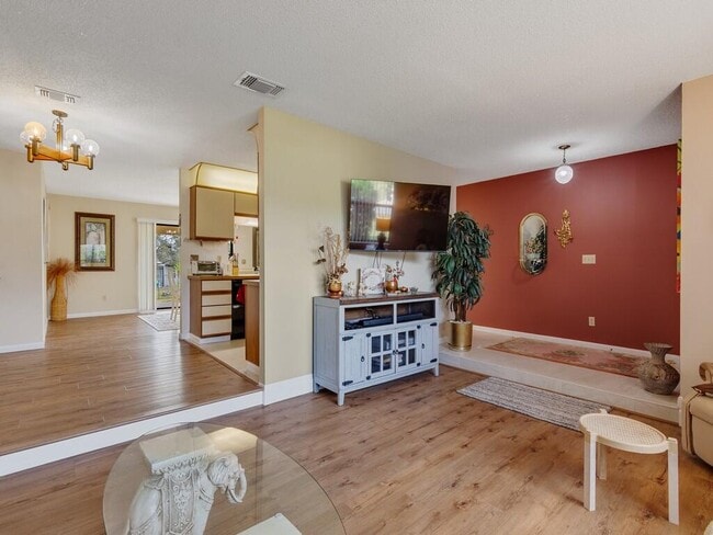 Building Photo - 2543 SE Price Ct