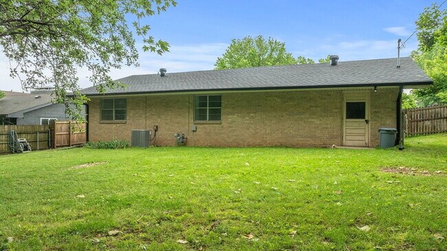 Building Photo - Simply one of those older 3-Bedroom Springdale treasures that you must see.  A three bed / two bath