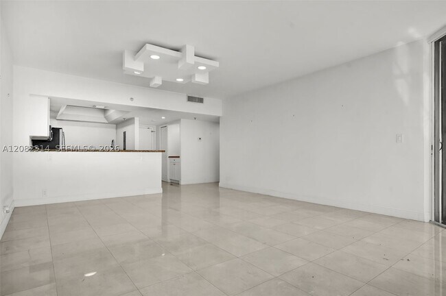 Building Photo - 520 Brickell Key Dr