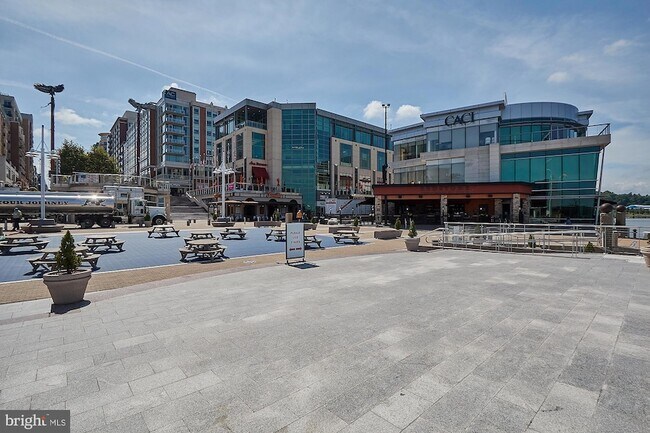 Building Photo - 145 Riverhaven Dr