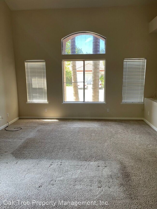 Building Photo - 3 br, 2.5 bath House - 10352 N. Doheny Drive