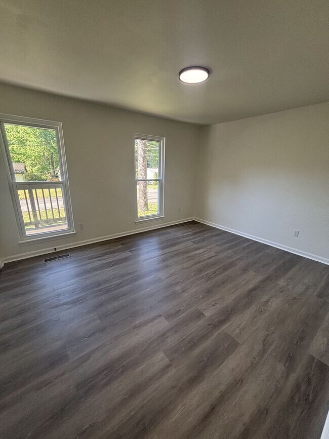 Building Photo - Fully Remodeled 3 Bed 2 bath