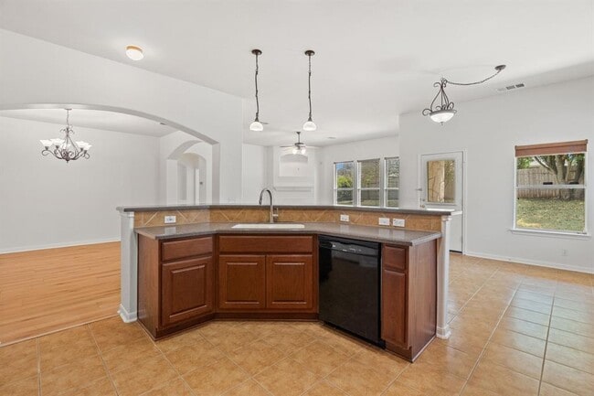 Building Photo - 209 Canterbury Dr