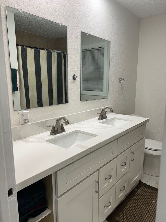 Building Photo - 3715 Dreyfus St