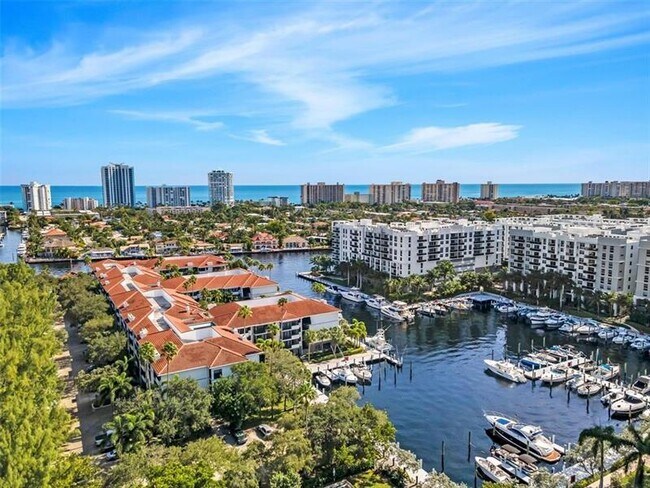 Building Photo - 3200 Port Royale Dr S