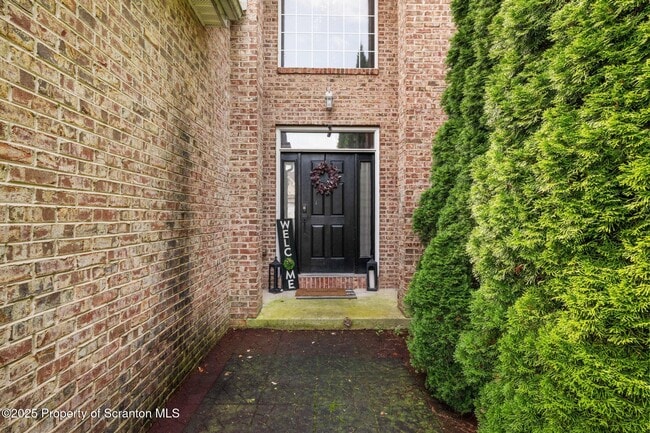 Building Photo - 32 Pine Tree Dr