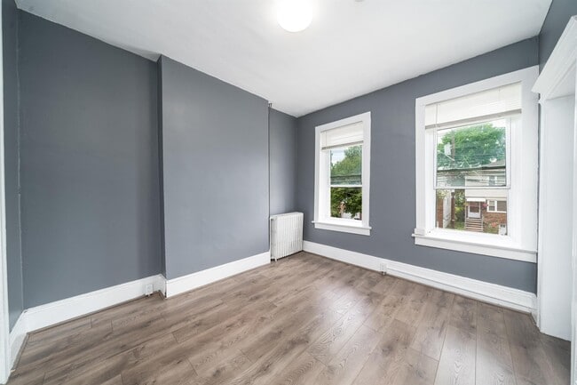 Building Photo - 122 Mallory Ave