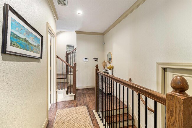 Building Photo - 1320 W 25th St