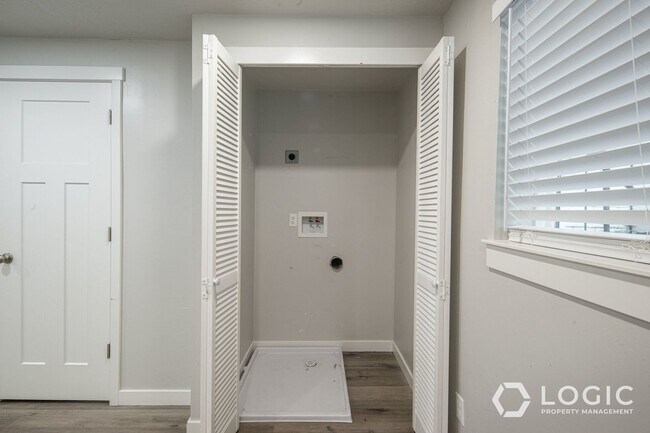 Building Photo - 138 S 300 W