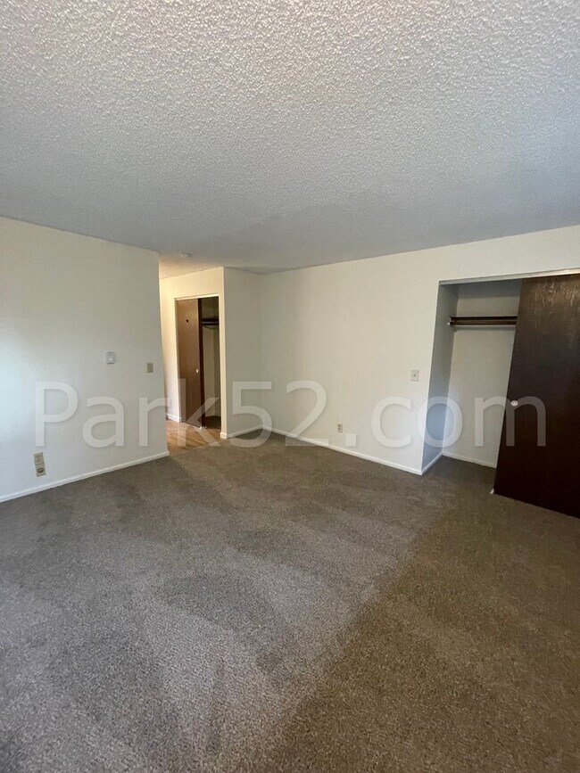 Building Photo - Fircrest Area 3 Bedroom Apartment