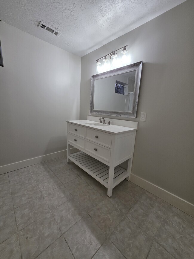 Building Photo - 1606 W 1960 N