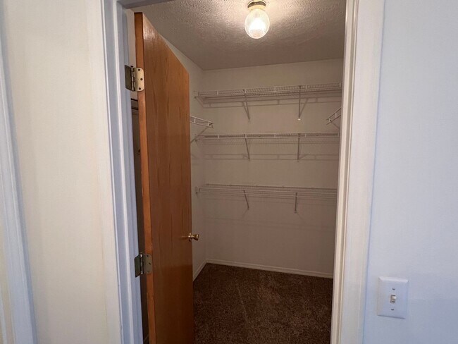 Building Photo - Duplex in Ozark!