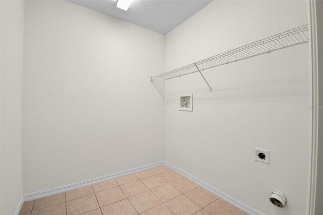 Building Photo - 83 Lynbrook Dr