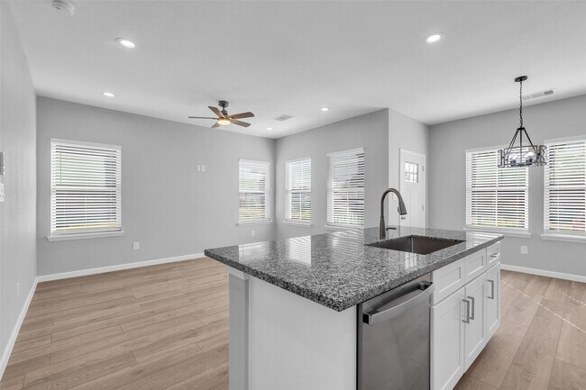 Building Photo - 4905 Paula St