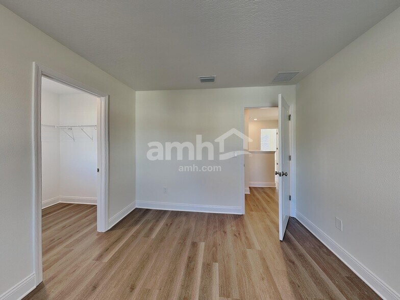 Building Photo - 2531 Feather Crst Dr