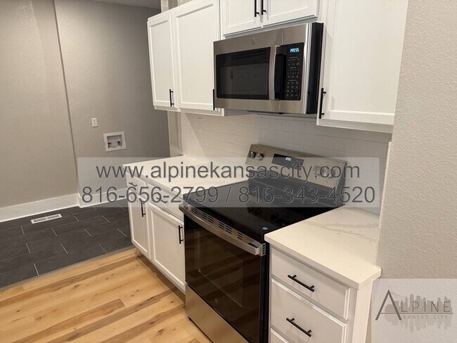 Building Photo - Updated Midtown Home Available