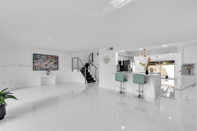 Building Photo - 3843 Alcantara Ave