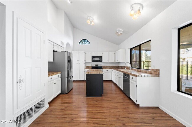 Building Photo - 15220 N 49th St