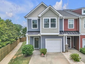 Building Photo - Stylish 3BR/2.5BA END-UNIT Townhome with Garage in Camelot Townes! $1,650/mo rent