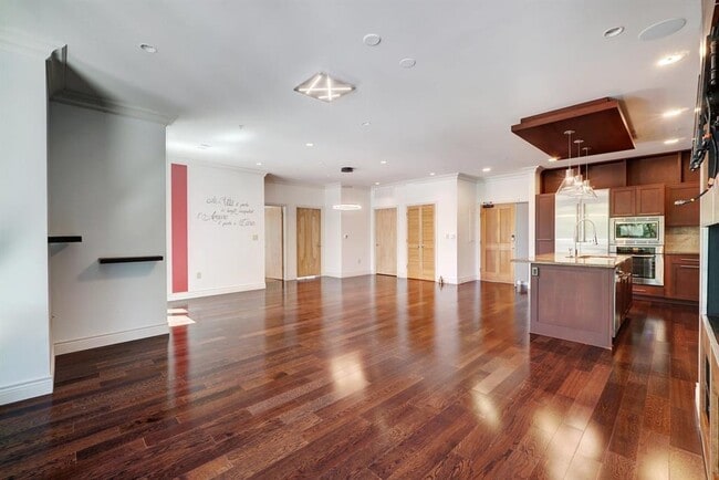 Building Photo - 1600 Barton Springs Rd