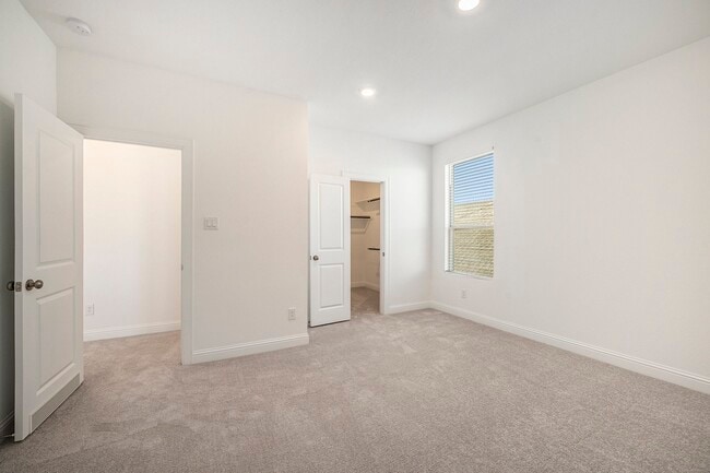 Building Photo - 3210 Blue Grama Bnd