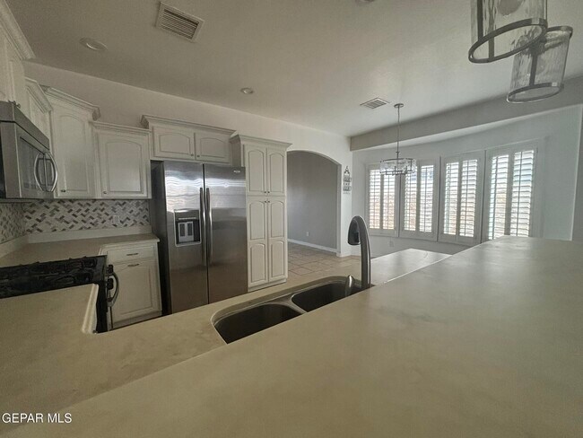 Building Photo - 12844 Cozy Cove Ave