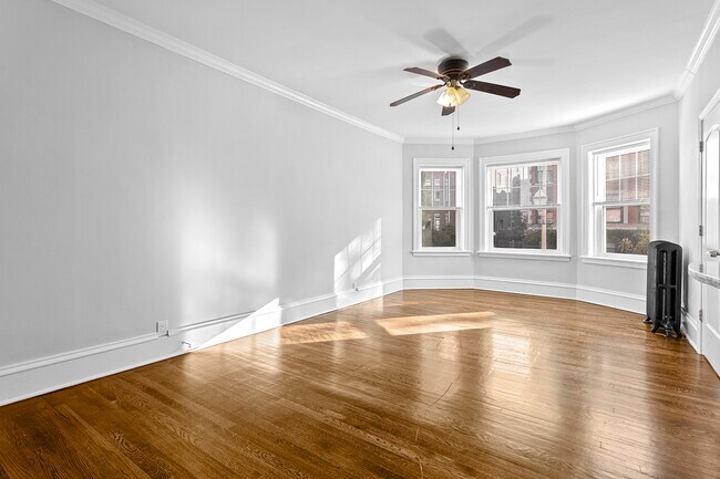 Building Photo - 6118 N Winthrop Ave